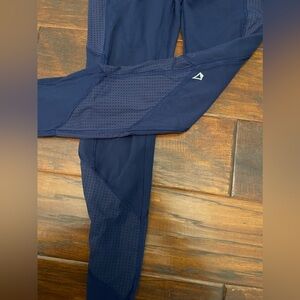 Ivivva by lululemon navy leggings, size 12 children, navy blue
